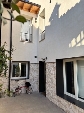 Exterior - El Santo Hostel (Burgos)