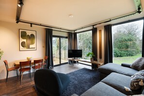 Een smart-tv en een stereo