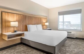 Room - Peaceful Getaway Room w/ Modern Decor – Great Views, w/ Free Onsite Parking (Pendleton)