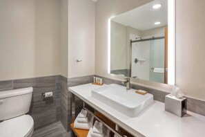 Bathroom - Peaceful Getaway Room w/ Modern Decor – Great Views, w/ Free Onsite Parking (Pendleton)