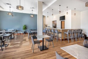 Dining - 3 Units | Pet-Friendly & Includes Free Parking | 7 Mins to Round-Up Arena (Pendleton)