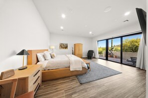 4 bedrooms, desk, iron/ironing board, free WiFi
