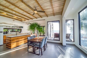 Interior - Stunning Oceanfront 2BR with Pool (Plantation)