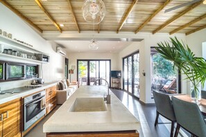 Fridge, microwave, oven, stovetop - Stunning Oceanfront 2BR with Pool (Plantation)