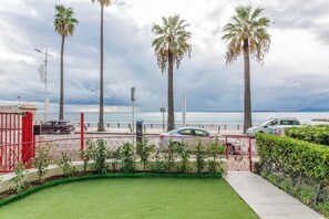 Property grounds - Steps to the best beach (Antibes)