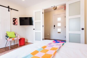 2 Schlafzimmer, Schreibtisch, Bügeleisen/Bügelbrett, Reisekinderbett
