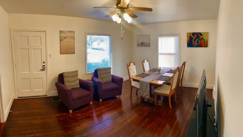 Comfortable 2 Bedroom Upper-Level Home in Sugarhouse