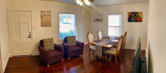 Comfortable 2 Bedroom Upper-Level Home in Sugarhouse