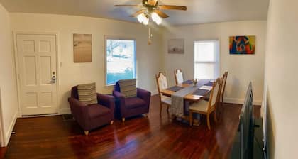 Comfortable 2 Bedroom Upper-Level Home in Sugarhouse
