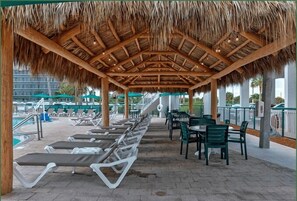 Outdoor dining - Penthouse Oceanfront Stay in Cocoa Beach (Cocoa Beach)