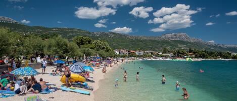 Beach nearby, white sand, beach towels