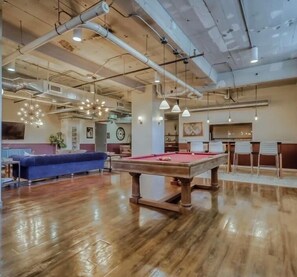Games room - 2 bed loft retreat w/ pool, game room & valet - Downtown Dallas (Dallas)
