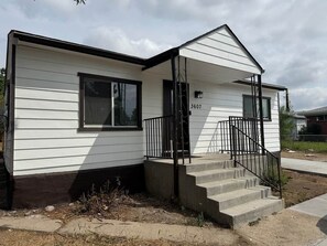 Exterior - 2Bedroom smart Home with HotTub+ (Westminster)