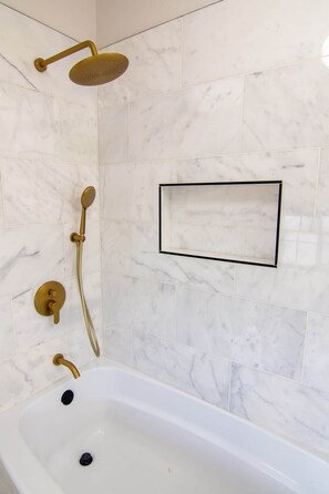 Bathroom - luxury Home In Great Location (Denver)