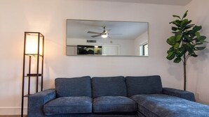 Living area - Relaxing 2 bed condo in golf community (Iona)