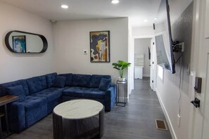 TV, fireplace - Patio getaway 5 min from downtown (Denver)