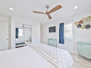 4 bedrooms, iron/ironing board, WiFi, bed sheets - Spacious Home with Pool Near Townbank Beach (Townbank)
