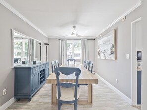 Dining - Spacious Home with Pool Near Townbank Beach (Townbank)