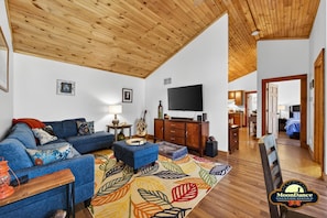 Smart TV - Nature, Pet Friendly, Shopping, State Park, Lake Lemon, Log Cabin (Nashville)