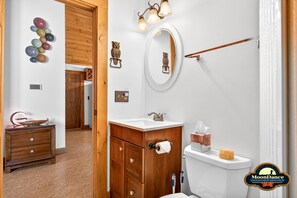 Bathroom - Nature, Pet Friendly, Shopping, State Park, Lake Lemon, Log Cabin (Nashville)