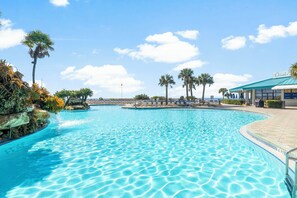 Pool - Gulf-Front 11th Floor - Emerald Water, Beautiful Sunsets & Family Resort Pools (Panama City Beach)