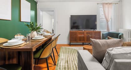 10 Minutes to MetLife Stadium & NYC/All Brand New Furniture/Game Room/King beds