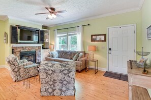 TV, fireplace, stereo