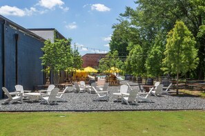 Outdoor dining - New-Beautifully Renovated Beltline Home | Walk, Dine, Explore (Atlanta)