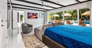 Iron/ironing board, free WiFi, bed sheets - The Lagoon Miami's Exclusive Glam Grotto (North Miami)