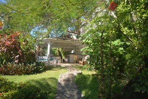 Property grounds - 2-bedroom apartment practically facing the sea (Las Terrenas)