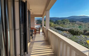 Outdoor dining - Cozy home in Donji Humac (Donji Humac)