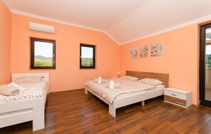5 bedrooms, free WiFi - Cozy home in Donji Humac (Donji Humac)