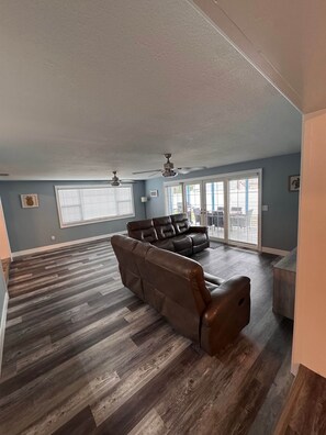 Smart TV, printers - Home Close to Beach Taylor Park Pet Friendly (Largo)