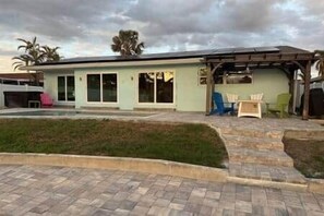 Terrace/patio - Waterfront Pool Home!Pet Friendly • Near Beach • Prime Area (Pinellas County)