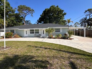 Exterior - Pet Friendly space close to the beach and shopping (Largo)