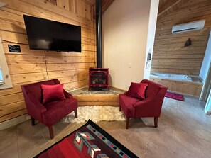 Interior - Private Ranch Cabin Suite #1 / Fireplace + Soaker Tub / Families Book Multiple (Cle Elum)