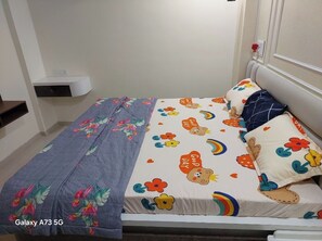 Room - Cozy 1-bedroom apartment in soothing Nagpur with AC,The Pinnacle Retreat Jaitala (Nagpur)