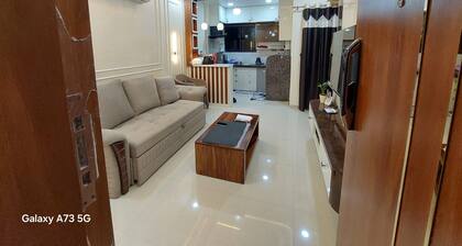 Cozy 1-bedroom apartment in soothing Nagpur with AC,The Pinnacle Retreat Jaitala