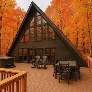Outdoor dining - 3BR, 4BA  Newer Upscale A-Frame Home (Nashville)