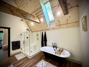 Shower, towels - 3BR, 4BA  Newer Upscale A-Frame Home (Nashville)