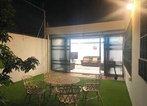 Outdoor dining - Vrbo Property (San Salvador)