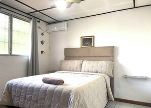 Room - Vrbo Property (San Salvador)