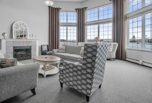 New King Bed 1 Bedroom DT