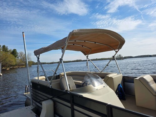 Lake Front | Pontoon | Private Beach | Hot Tub