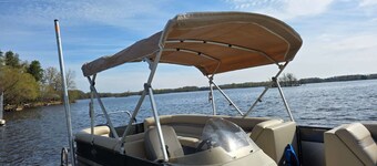Lake Front | Pontoon | Private Beach | Hot Tub