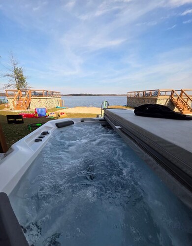 Castle Rock Lake Front | Pontoon | Private Beach | Billards Table
