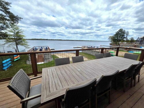 Lake Front | Pontoon | Private Beach | Hot Tub