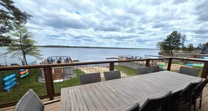 Lake Front | Pontoon | Private Beach | Hot Tub