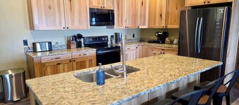 Castle Rock Lake Front | Pontoon | Private Beach | Billards Table