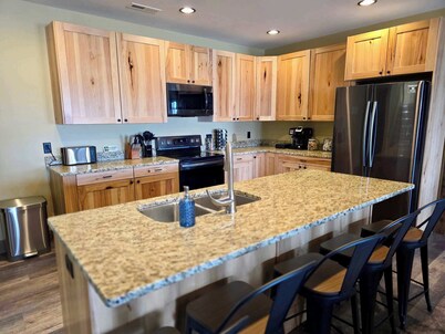 Castle Rock Lake Front | Pontoon | Private Beach | Billards Table